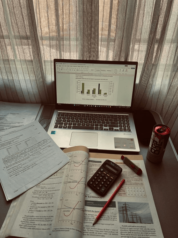 Mutual Funds & Investment Services supporting visual